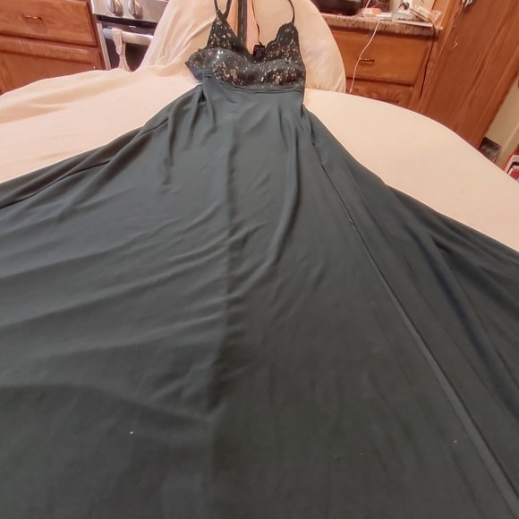 MORGAN AND CO. LACE SEQUINED SPAGHETTI STRAP NETTING WAIST PROM DRESS SIZE 5 - Picture 3 of 8